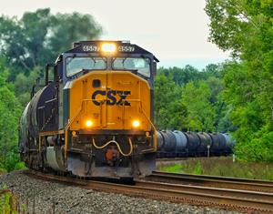 CSX 4557 leads M368