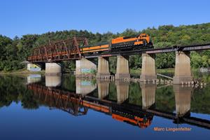 Great Northern 325 on the Cedar Bend Drawbridge