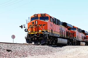 South Bound BNSF 7995 Heads Into Bakersfield 