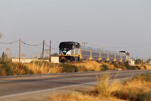 Amtrak highballs out of Bakersfield