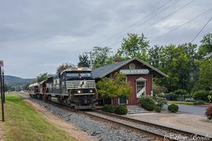 Geometry Train & Ex D&H Depot