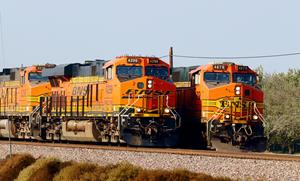 BNSF Priority Passing in Bakersfield 