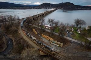 Norfolk Southern Passes Rockville Derailment