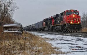 CN powering empties west