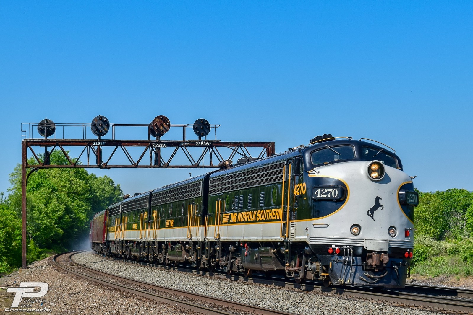 NS 4720 is a class EMD F9(A) and  is pictured in Tipton, PA, United States.  This was taken along the NS Pittsburgh Line on the Norfolk Southern. Photo Copyright: Timothy E Pavlic II uploaded to Railroad Gallery on 11/16/2022. This photograph of NS 4720 was taken on Wednesday, November 16, 2022. All Rights Reserved. 