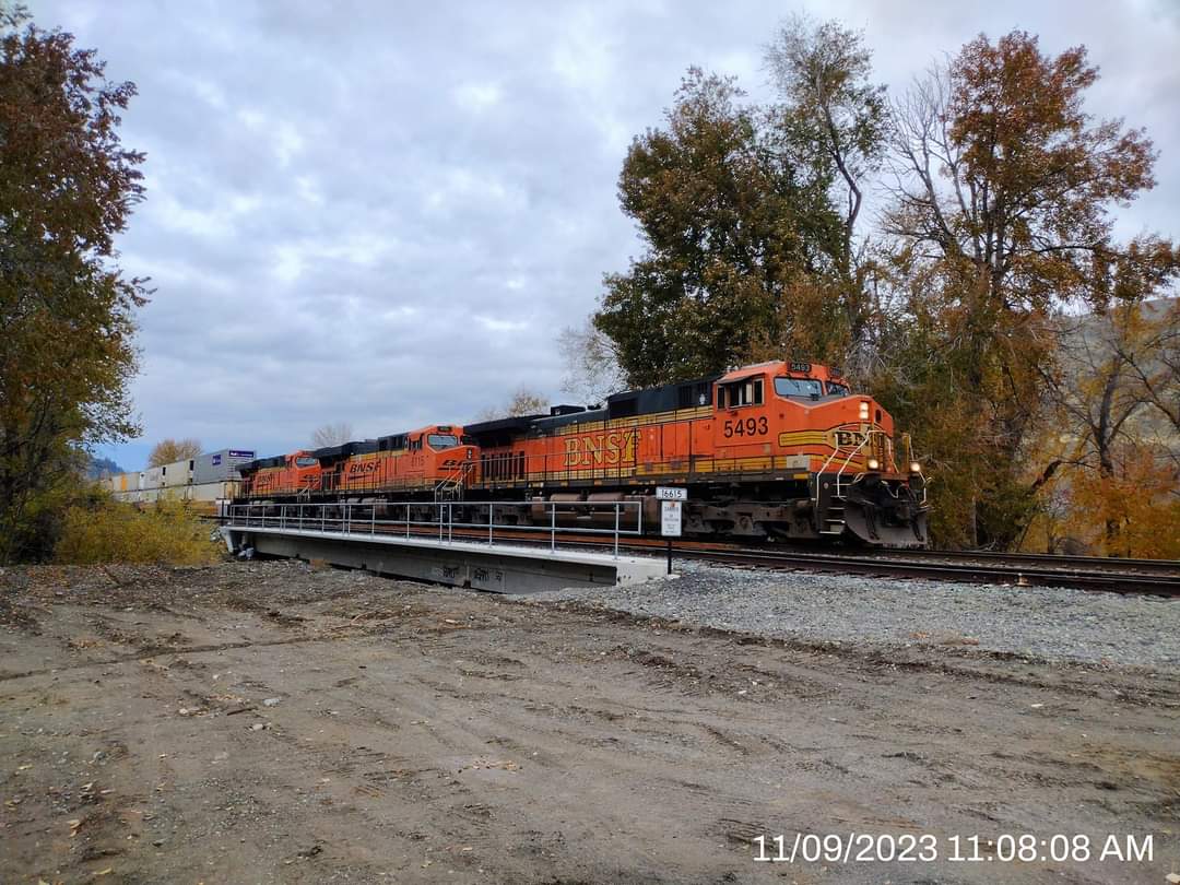 5493 is a class Dash-9 and  is pictured in Cashmere , Washington, US .  This was taken along the Scenic Sub  on the BNSF Railway. Photo Copyright: Ricardo  Garcia  uploaded to Railroad Gallery on 11/21/2023. This photograph of 5493 was taken on Tuesday, November 21, 2023. All Rights Reserved. 