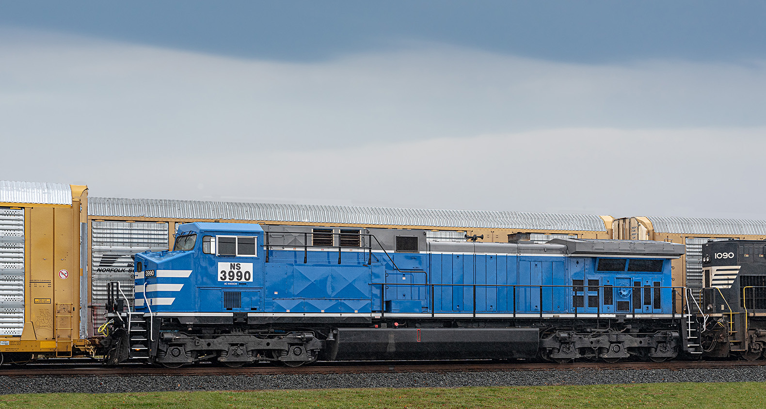 US 33 is a class NS 3990 and  is pictured in ELKHART, Indiana, United States.  This was taken along the NS on the NS. Photo Copyright: Danny S Graber uploaded to Railroad Gallery on 12/12/2023. This photograph of US 33 was taken on Tuesday, November 21, 2023. All Rights Reserved. 