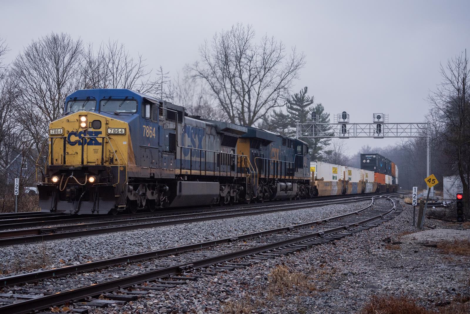 CSXT 7864 is a class GE C40-8W (Dash 8-40CW) and  is pictured in Auburn, Indiana, USA.  This was taken along the Garrett Subdivision on the CSX Transportation. Photo Copyright: Spencer Harman uploaded to Railroad Gallery on 11/27/2022. This photograph of CSXT 7864 was taken on Sunday, November 27, 2022. All Rights Reserved. 