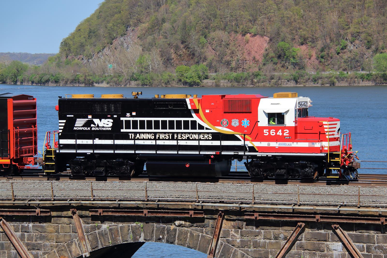 NS 5642 is a class EMD GP38-2 and  is pictured in Duncannon, Pennsylvania, USA.  This was taken along the NS Pittsburgh Line on the Norfolk Southern. Photo Copyright: Marc Lingenfelter uploaded to Railroad Gallery on 11/29/2022. This photograph of NS 5642 was taken on Saturday, April 23, 2016. All Rights Reserved. 