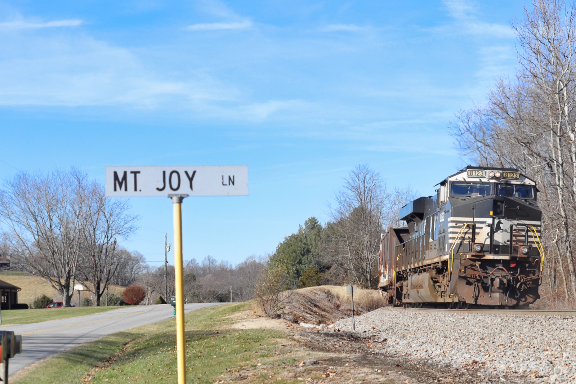 NS 8123 is a class GE ES44AC and  is pictured in Raphine, VA, United States.  This was taken along the NS Hagerstown District/line on the Norfolk Southern Railway. Photo Copyright: Robby Lefkowitz uploaded to Railroad Gallery on 12/03/2022. This photograph of NS 8123 was taken on Thursday, December 01, 2022. All Rights Reserved. 