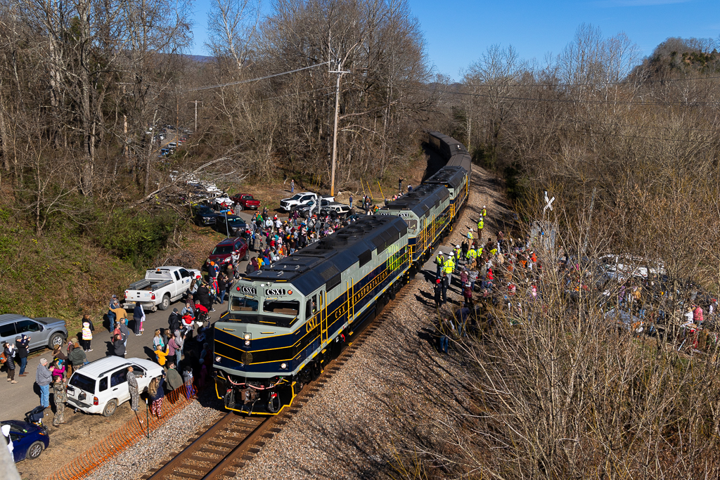 CSX1 is a class EMD F40PH and  is pictured in Fort Blackmore, Virginia, USA.  This was taken along the CSX Kingsport Subdivision on the CSX Transportation. Photo Copyright: Brad Morocco uploaded to Railroad Gallery on 12/15/2022. This photograph of CSX1 was taken on Saturday, November 19, 2022. All Rights Reserved. 