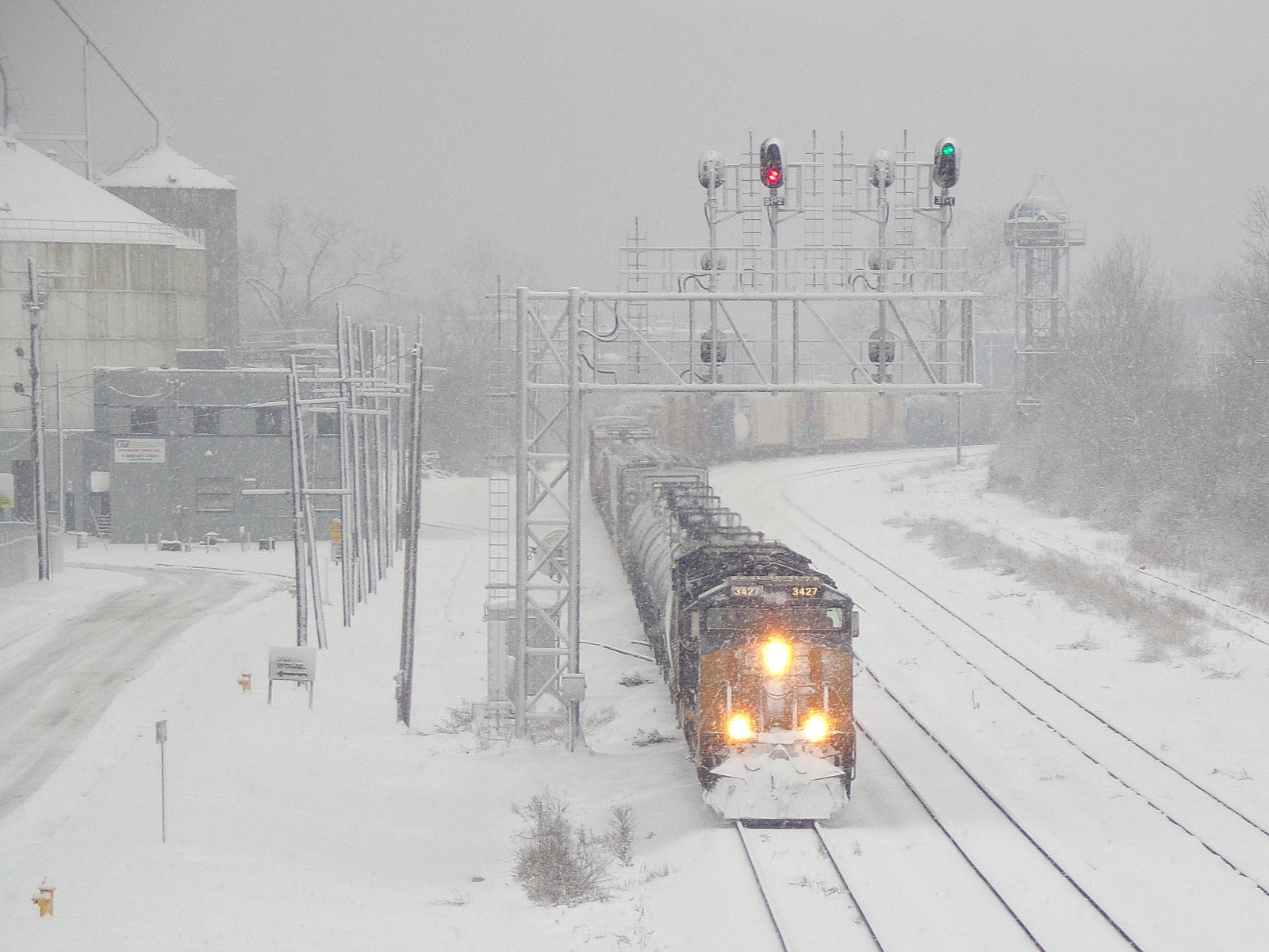 CSXT 3427 is a class GE ET44AH and  is pictured in Sedamsville, OH, United States.  This was taken along the Indiana Subdivision on the CSX Transportation. Photo Copyright: David Rohdenburg uploaded to Railroad Gallery on 12/19/2022. This photograph of CSXT 3427 was taken on Sunday, January 13, 2019. All Rights Reserved. 