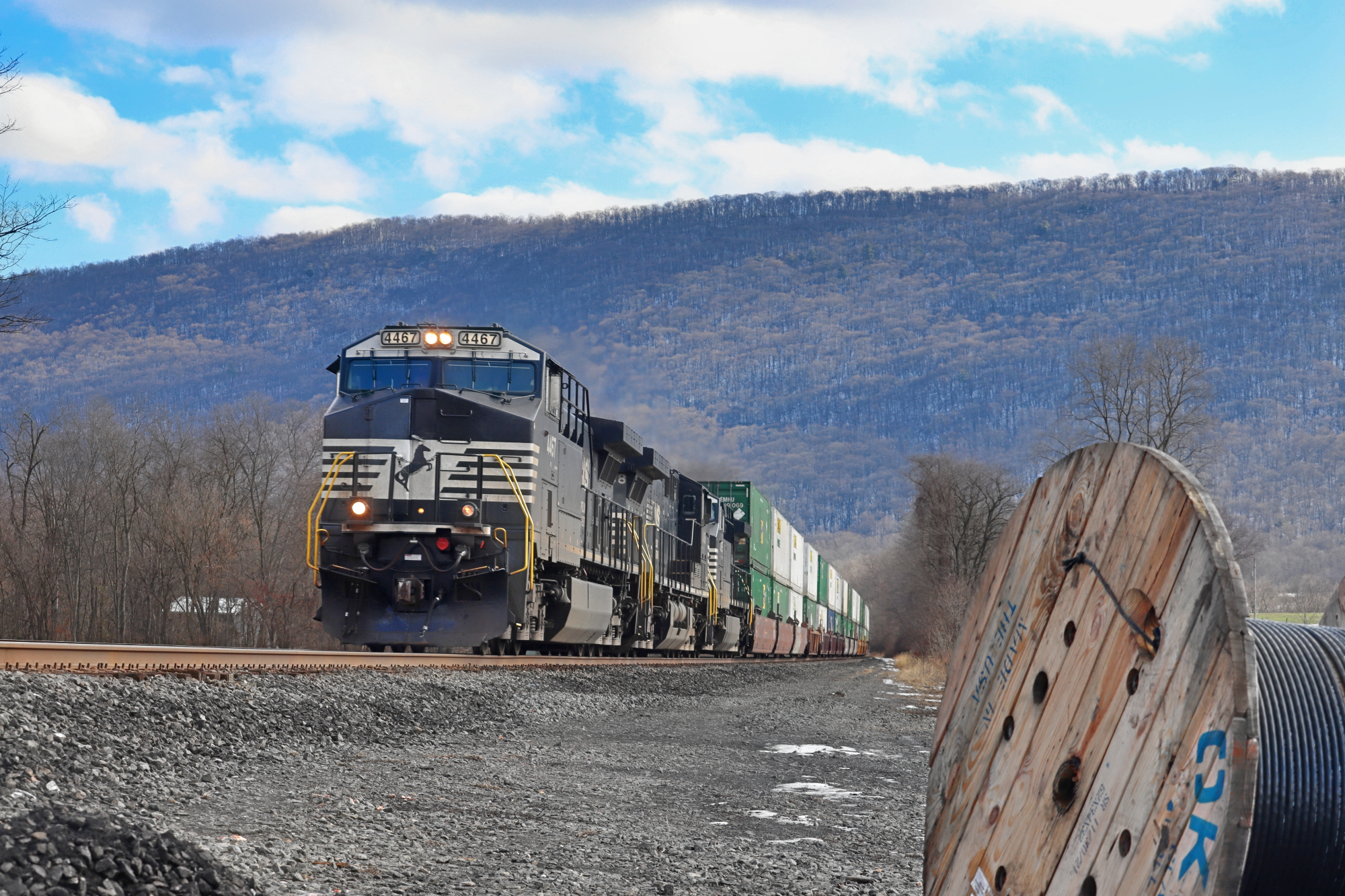 NS 4467 is a class GE AC44C6M and  is pictured in Horninford, Pennsylvania, USA.  This was taken along the NS Pittsburgh line on the Norfolk Southern Railway. Photo Copyright: Robby Lefkowitz uploaded to Railroad Gallery on 12/22/2022. This photograph of NS 4467 was taken on Saturday, December 17, 2022. All Rights Reserved. 