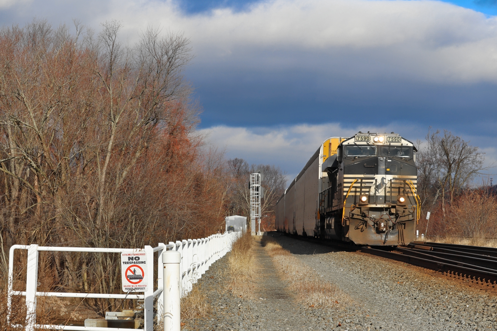 NS 7590 is a class GE ES44DC and  is pictured in Duncannon, Pennsylvania, USA.  This was taken along the NS Pittsburgh line on the Norfolk Southern Railway. Photo Copyright: Robby Lefkowitz uploaded to Railroad Gallery on 12/22/2022. This photograph of NS 7590 was taken on Monday, December 19, 2022. All Rights Reserved. 