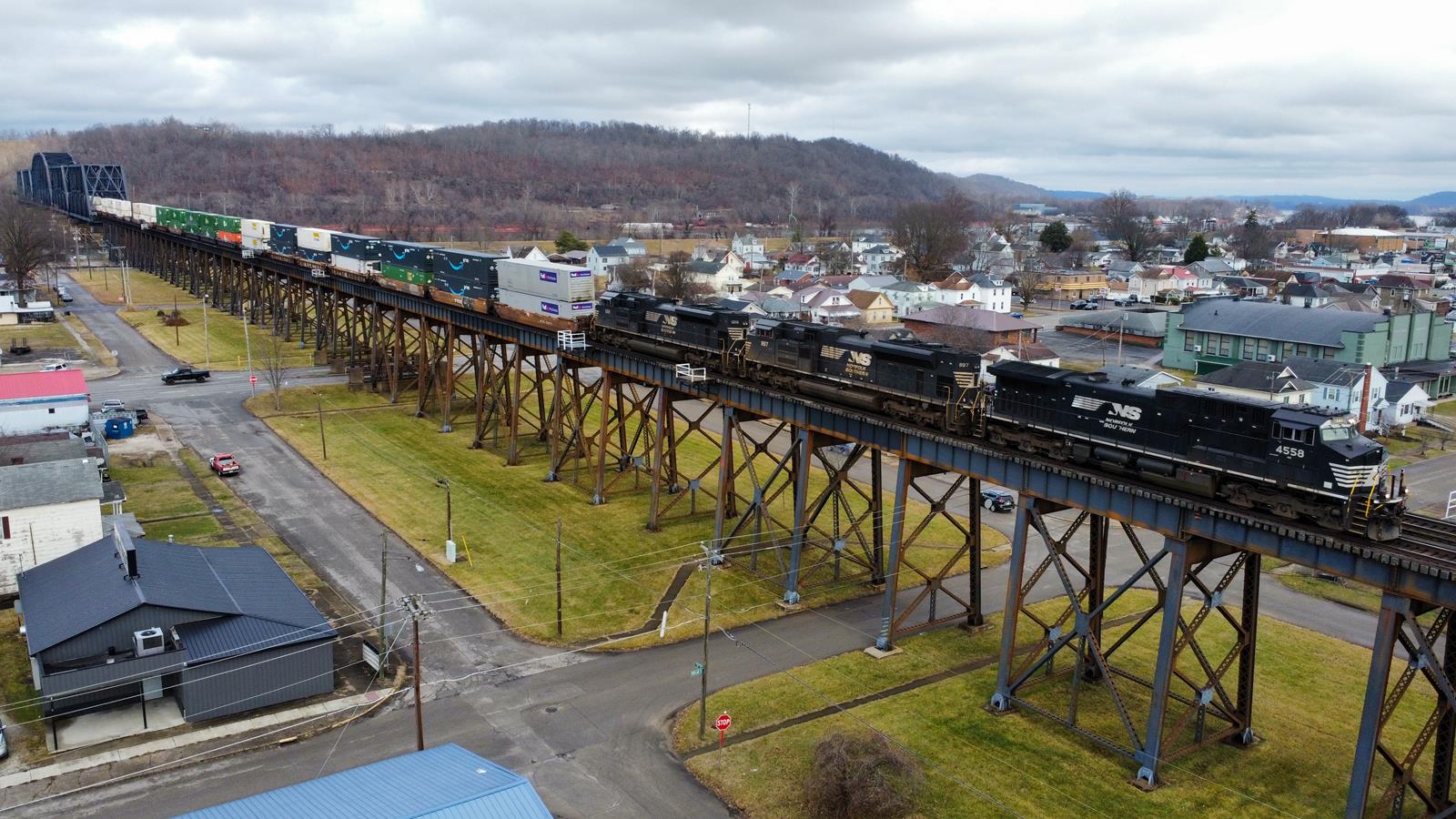 NS 4558 is a class GE AC44C6M and  is pictured in Kenova, West Virginia, United States.  This was taken along the Kenova District on the Norfolk Southern. Photo Copyright: Chris Hall uploaded to Railroad Gallery on 01/02/2023. This photograph of NS 4558 was taken on Sunday, January 01, 2023. All Rights Reserved. 