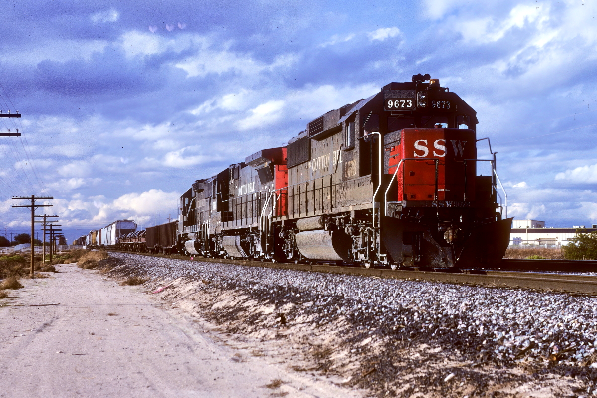 SSW 9673 is a class EMD GP60 and  is pictured in Tucson, Arizona, USA.  This was taken along the Gila/SP on the Southern Pacific Transportation Company. Photo Copyright: Rick Doughty uploaded to Railroad Gallery on 03/13/2025. This photograph of SSW 9673 was taken on Thursday, March 26, 1992. All Rights Reserved. 