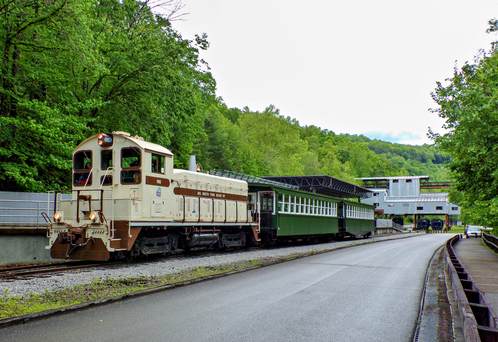 KT 106 is a class EMD SW9 and  is pictured in Blue Heron, Kentucky, United States.  This was taken along the Blue Heron Spur on the Kentucky and Tennessee Railway. Photo Copyright: David Rohdenburg uploaded to Railroad Gallery on 01/04/2023. This photograph of KT 106 was taken on Saturday, May 06, 2017. All Rights Reserved. 