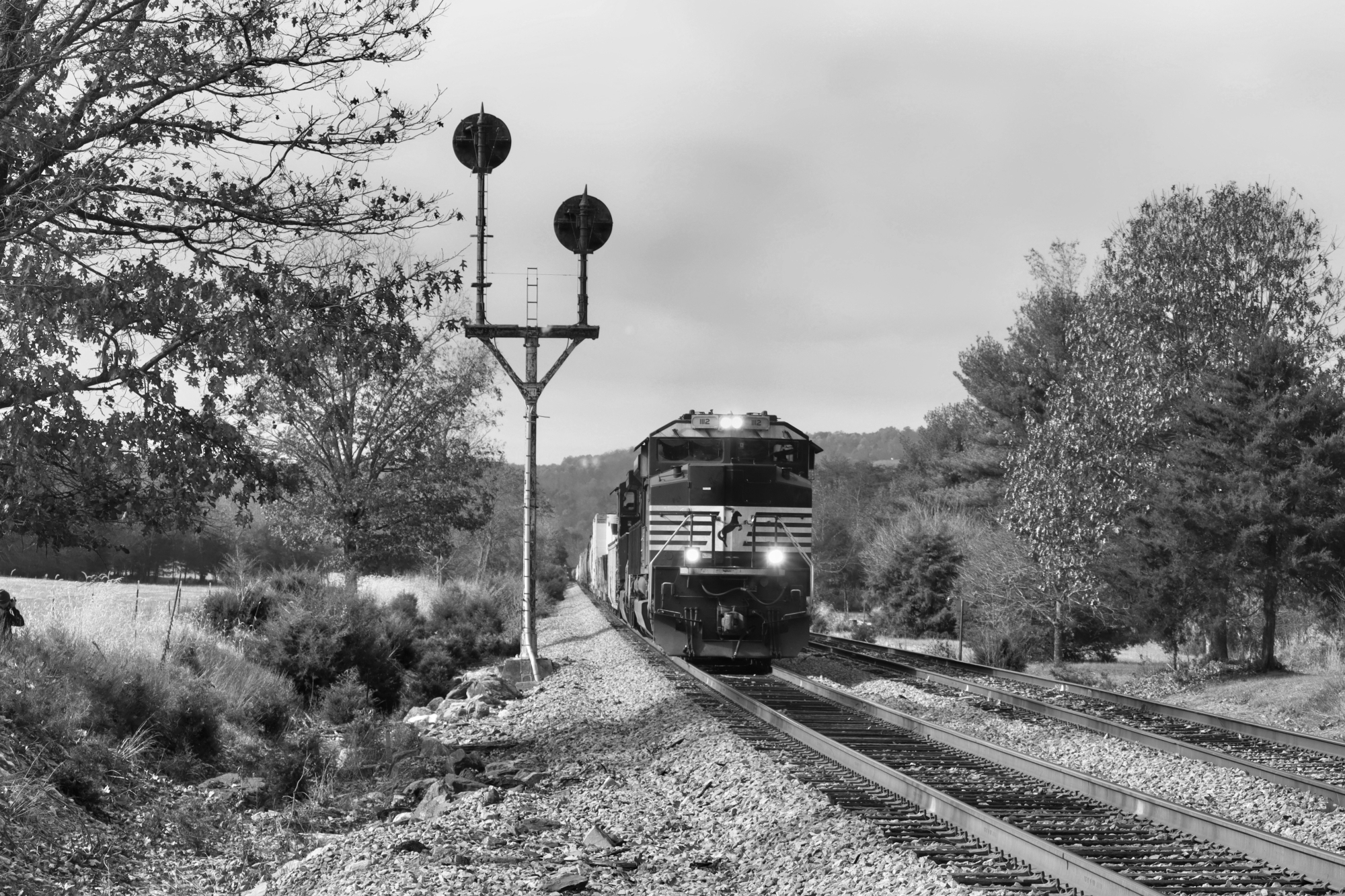 NS 1112 is a class EMD SD70ACe and  is pictured in Pkin , Virginia, USA.  This was taken along the NS Hagerstown District/line on the Norfolk Southern. Photo Copyright: Robby Lefkowitz uploaded to Railroad Gallery on 11/13/2022. This photograph of NS 1112 was taken on Sunday, October 30, 2022. All Rights Reserved. 